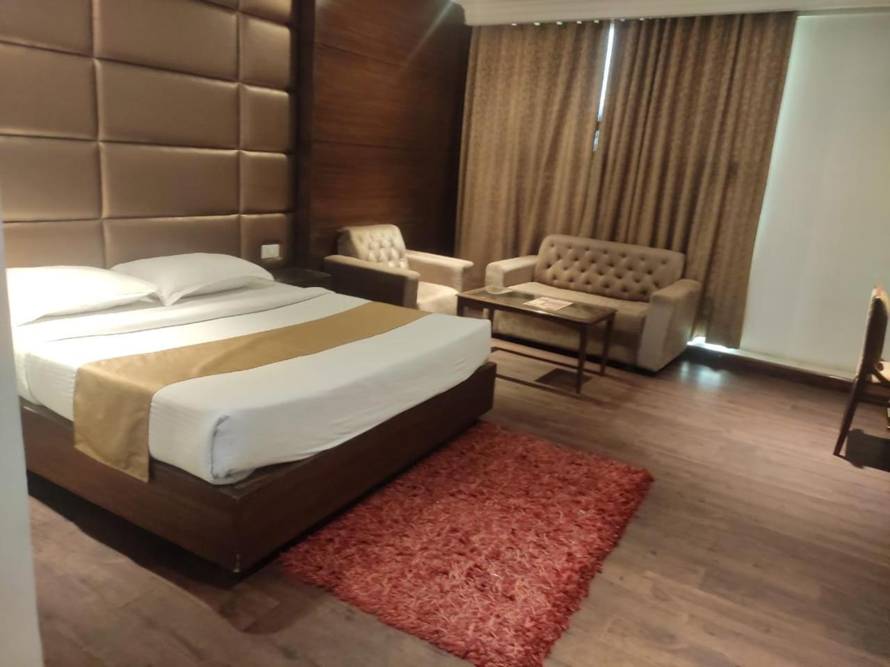Hotel Imperial Executive Лудхіяна Екстер'єр фото