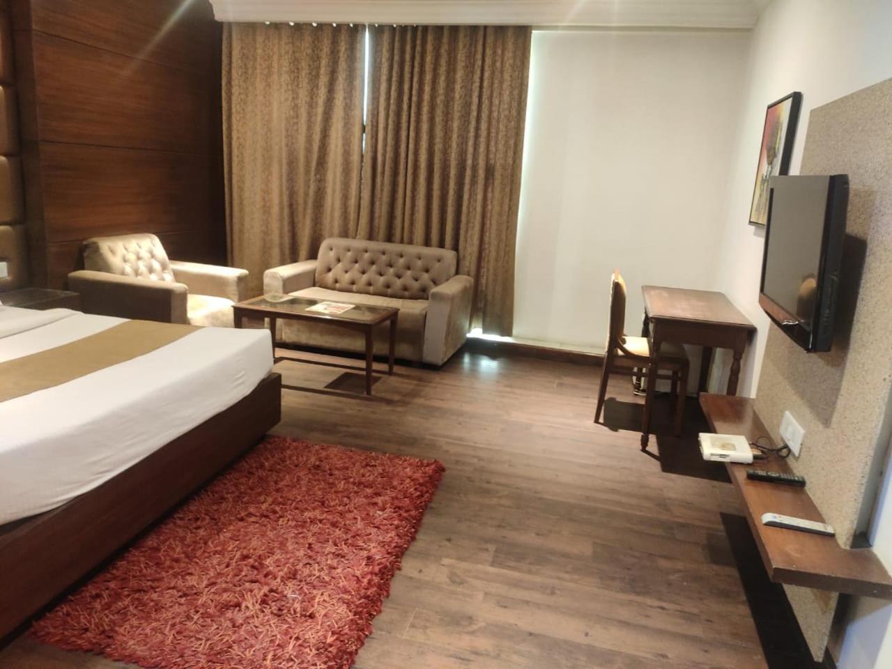Hotel Imperial Executive Лудхіяна Екстер'єр фото