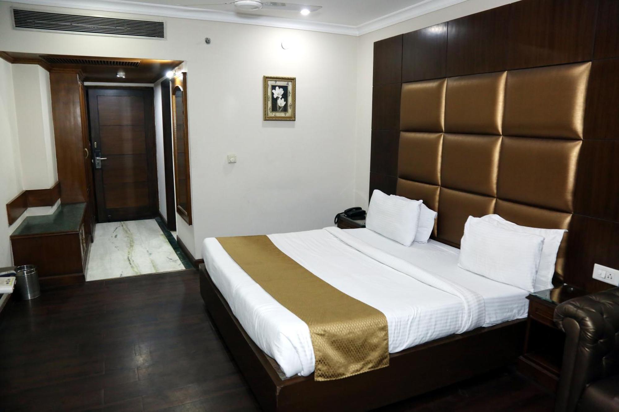Hotel Imperial Executive Лудхіяна Екстер'єр фото
