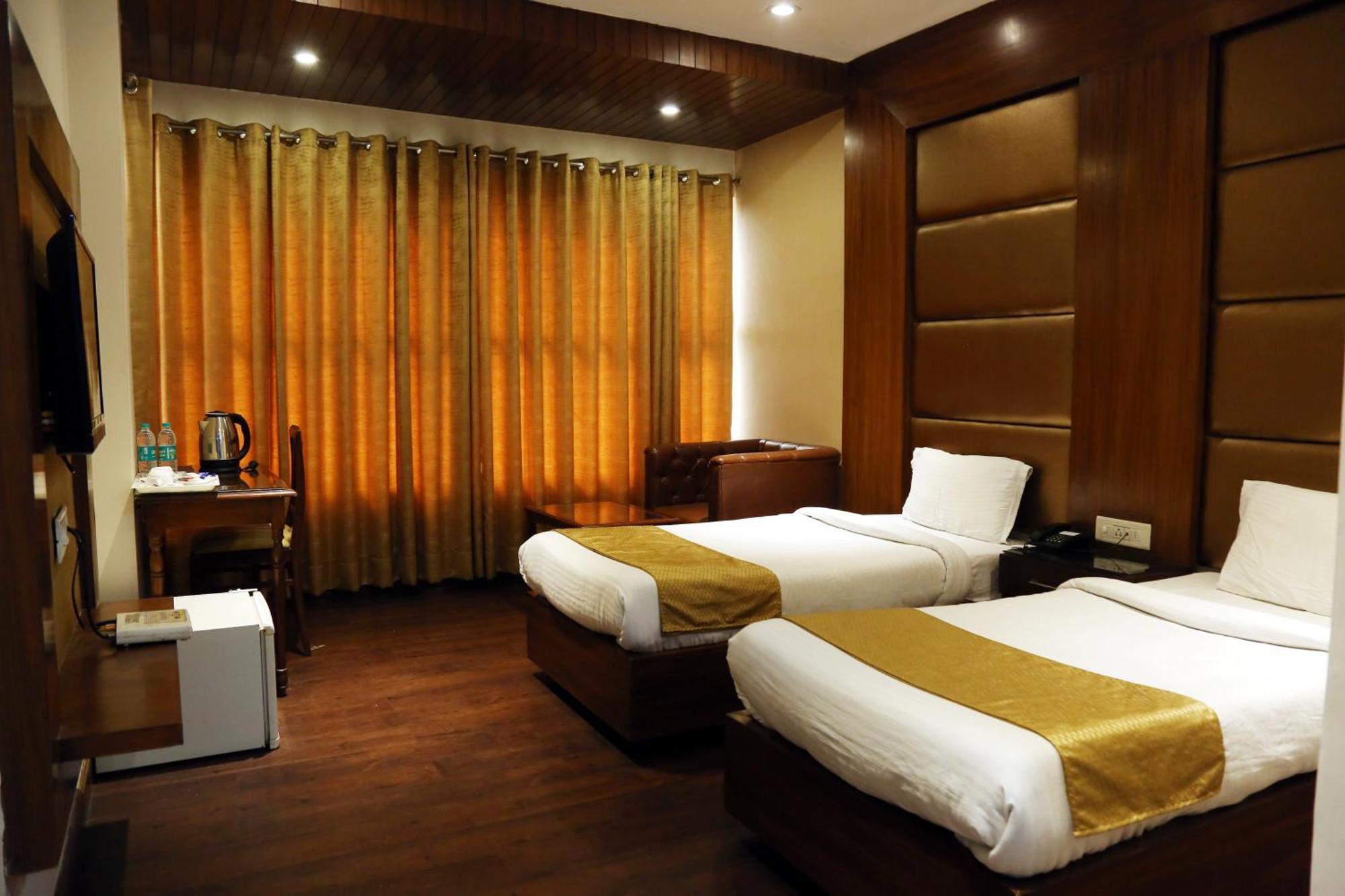 Hotel Imperial Executive Лудхіяна Екстер'єр фото