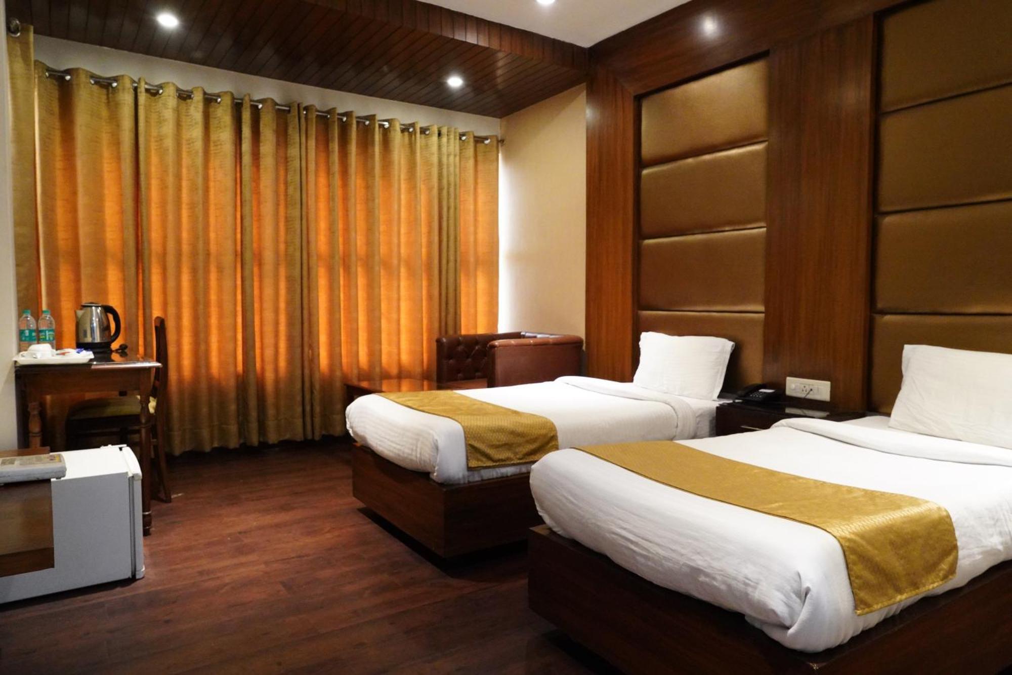 Hotel Imperial Executive Лудхіяна Екстер'єр фото