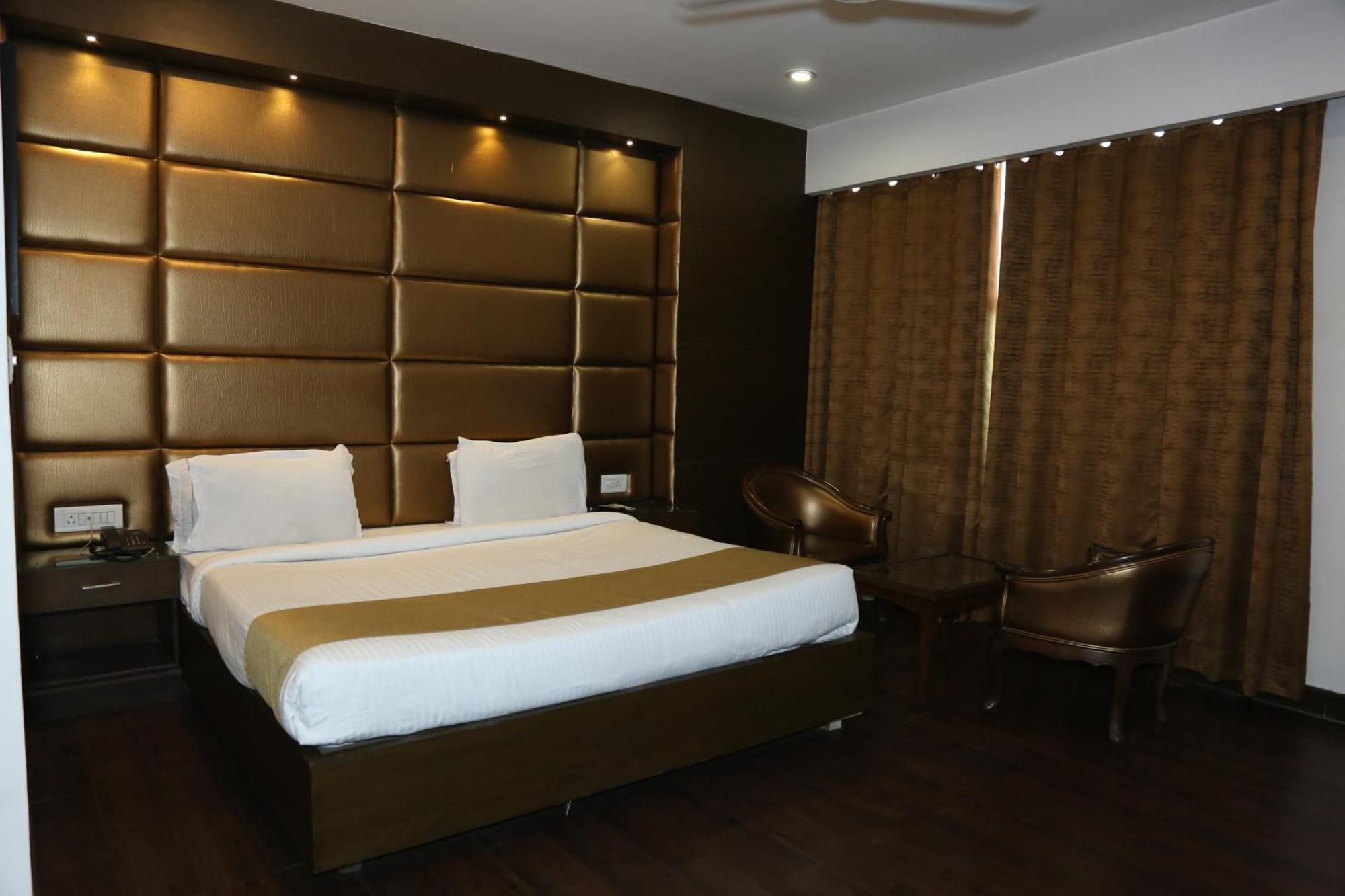 Hotel Imperial Executive Лудхіяна Екстер'єр фото
